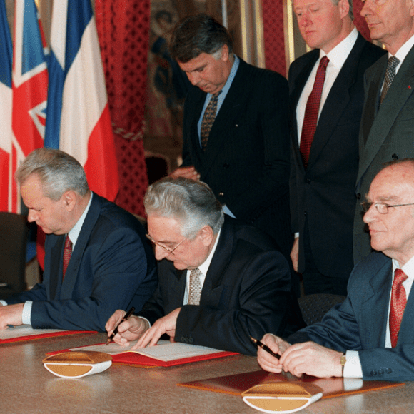 Na današnji dan 1995. godine potpisan Dejtonski mirovni sporazum