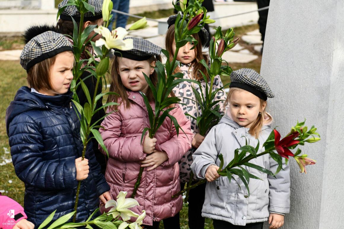 Obilježavanje 1. Marta – Dana nezavisnosti – Polaganje cvijeća od strane djece iz vrtića “Sportissimo Kids”