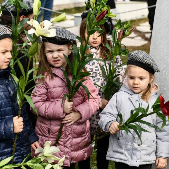 Obilježavanje 1. Marta – Dana nezavisnosti – Polaganje cvijeća od strane djece iz vrtića “Sportissimo Kids”