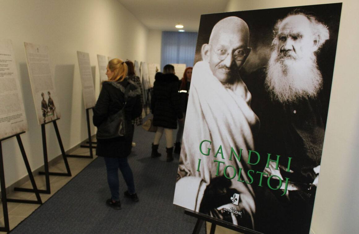 IZLOŽBA: “Gandhi i Tolstoj” u Centru za kulturu i edukaciju ”Safet Zajko”