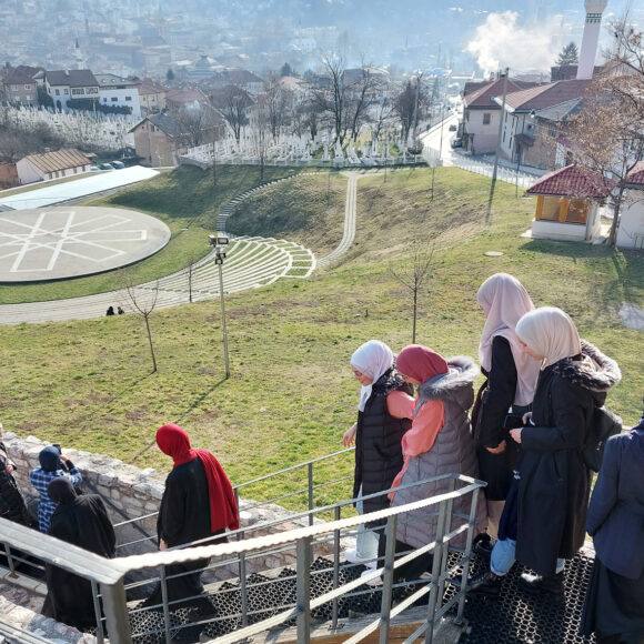 Učenici Elči Ibrahim-pašine medrese u Travniku posjetil Muzej “Alija Izetbegović”